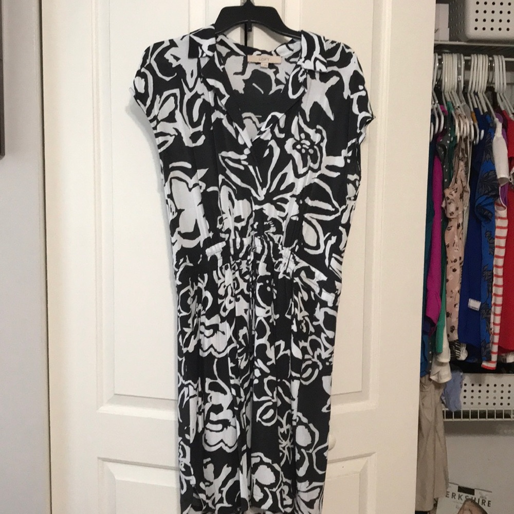 Loft medium gray and white print dress